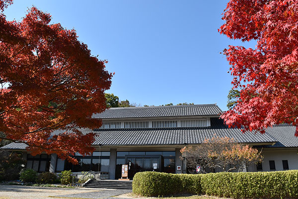 豊田市民芸館の外観写真